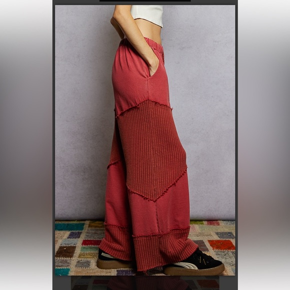 POL. French Terry Pants With a Thermal Contrast - Picture 3 of 5